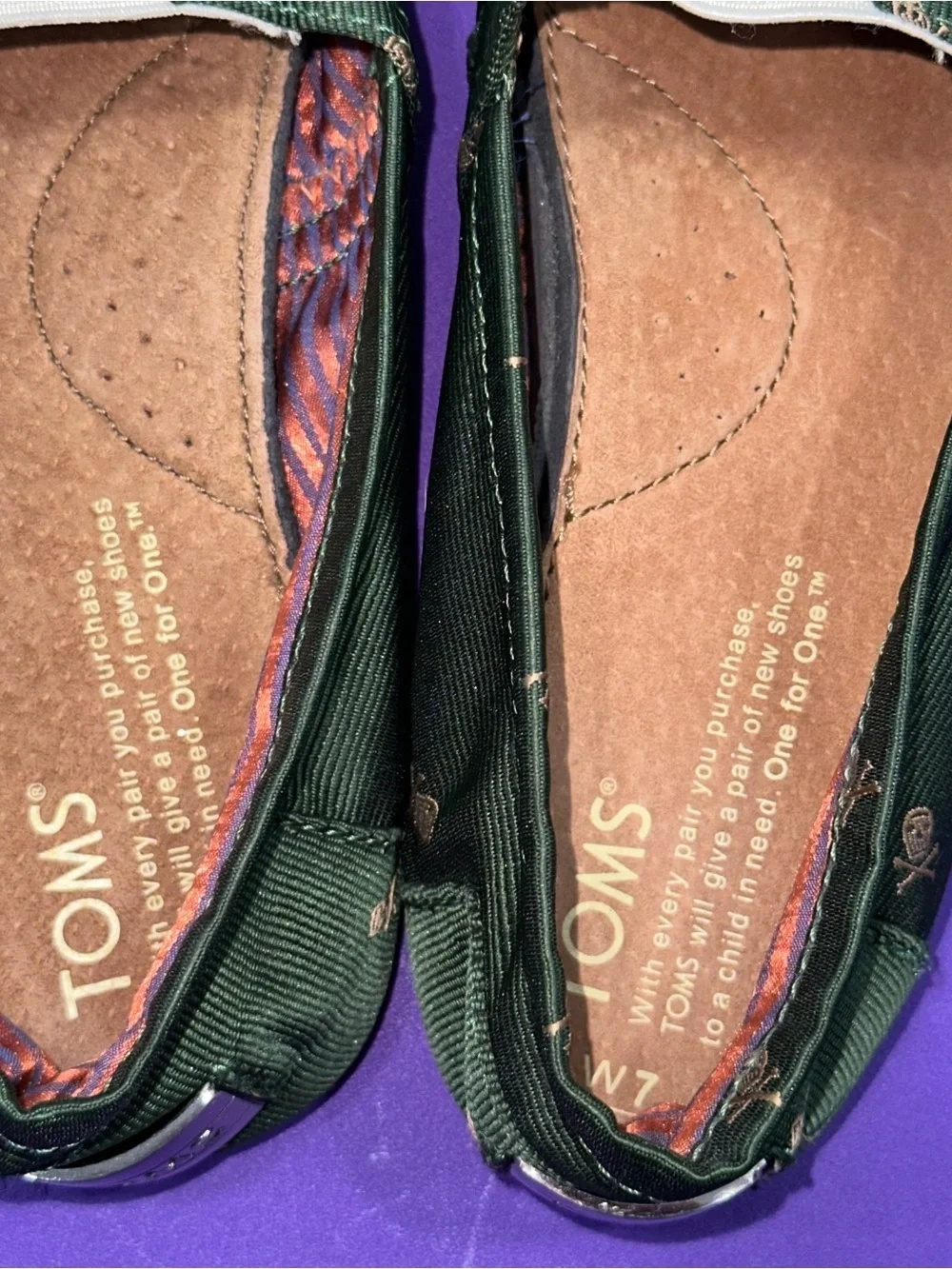 TOMS Green Skull Print Canvas Slip On Flats Women’s Casual Shoes Size 7